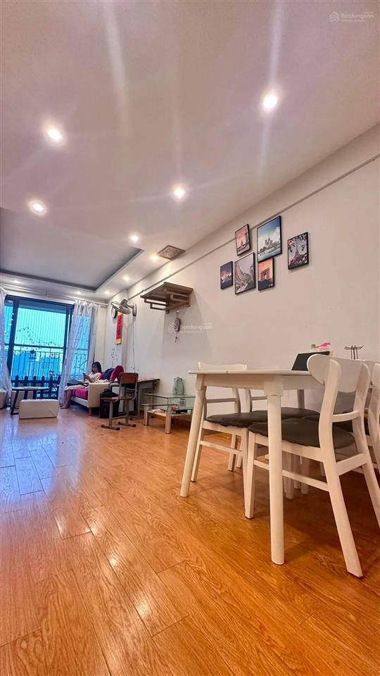 Cần bán gấp căn chung cư vinhomes d'capitale trần duy hưng, 48m2, 2 ngủ, view đẹp, sổ cc, ở ngay