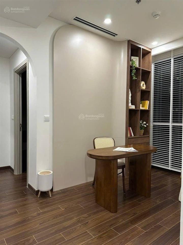 Giảm sâu chung cư hoàng cầu view hồ, 3 mặt thoáng, 69m2, 3 ngủ, tiện ích đầy đủ, sổ chính chủ