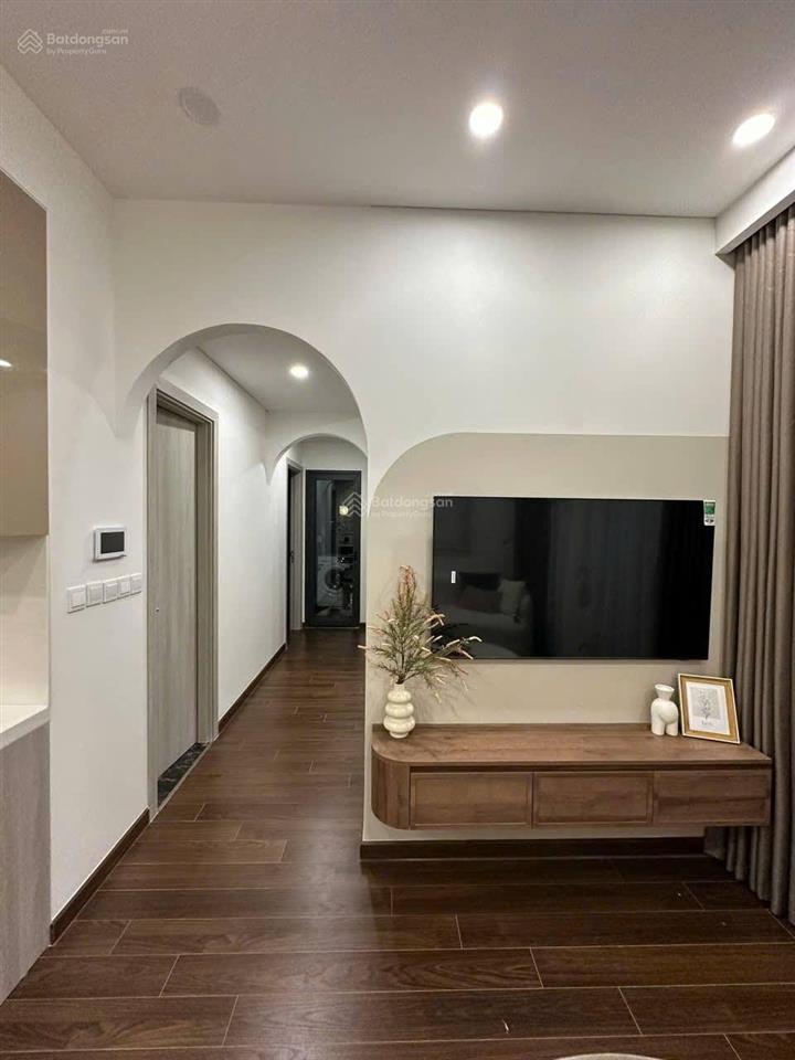Giảm sâu chung cư hoàng cầu view hồ, 3 mặt thoáng, 69m2, 3 ngủ, tiện ích đầy đủ, sổ chính chủ