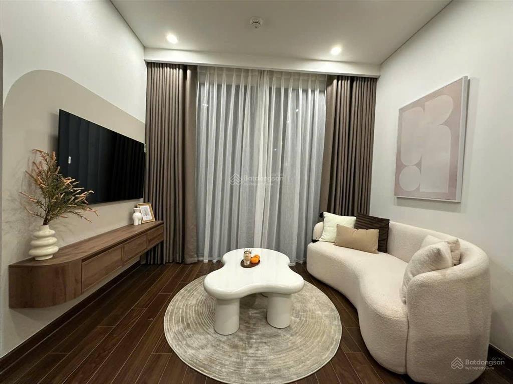 Giảm sâu chung cư hoàng cầu view hồ, 3 mặt thoáng, 69m2, 3 ngủ, tiện ích đầy đủ, sổ chính chủ