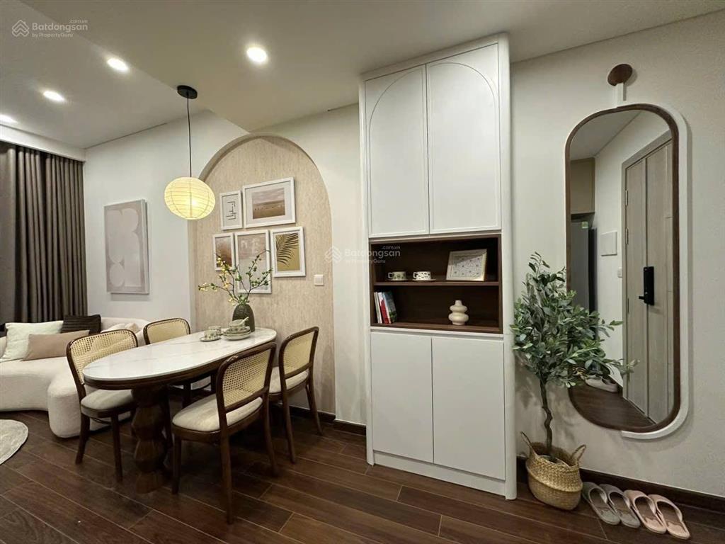 Giảm sâu chung cư hoàng cầu view hồ, 3 mặt thoáng, 69m2, 3 ngủ, tiện ích đầy đủ, sổ chính chủ
