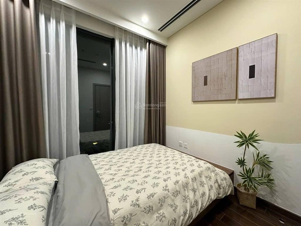 Giảm sâu chung cư hoàng cầu view hồ, 3 mặt thoáng, 69m2, 3 ngủ, tiện ích đầy đủ, sổ chính chủ