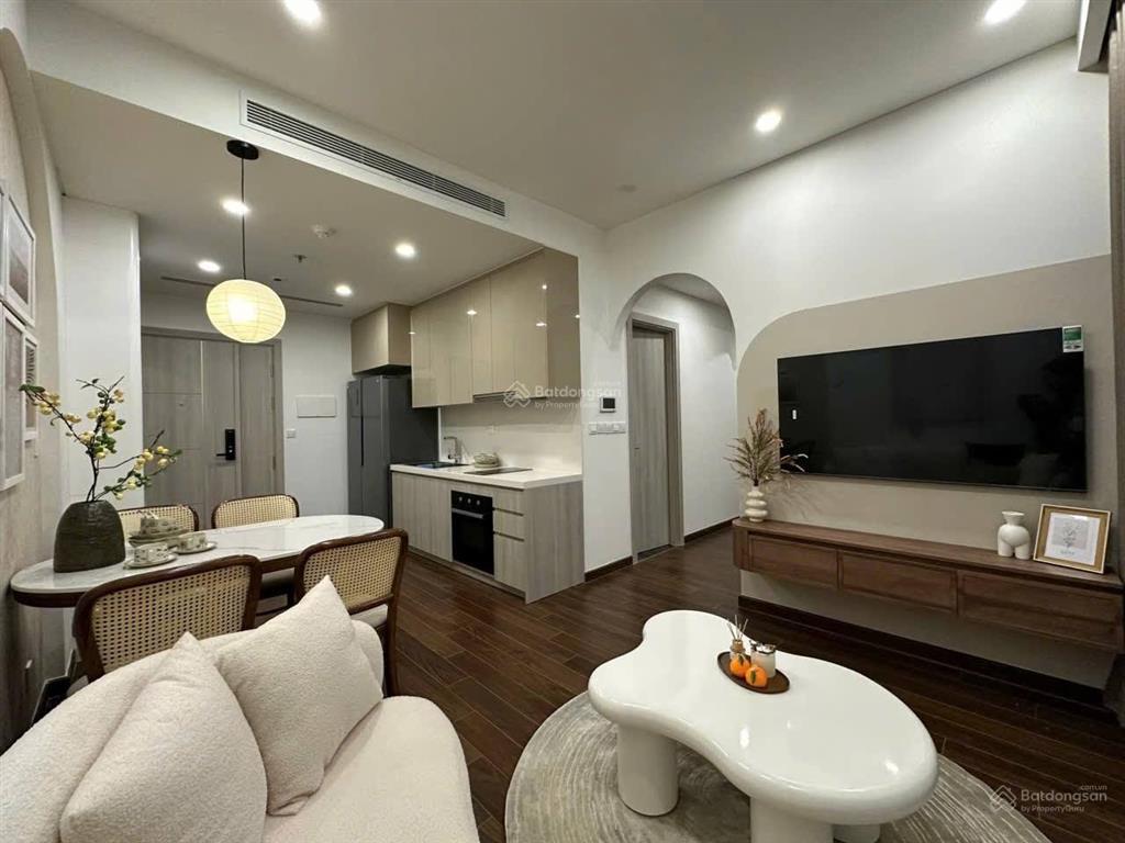 Giảm sâu chung cư hoàng cầu view hồ, 3 mặt thoáng, 69m2, 3 ngủ, tiện ích đầy đủ, sổ chính chủ