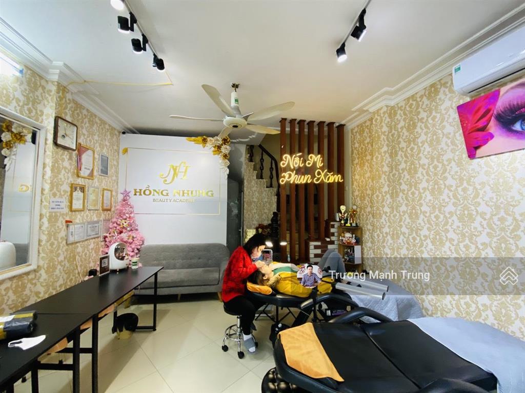 Cho thuê cửa hàng mặt hồ văn chương, mt 5m, đường rộng 7m, vỉa hè trước cửa 5m, 45m2, 6,8 tr có tl