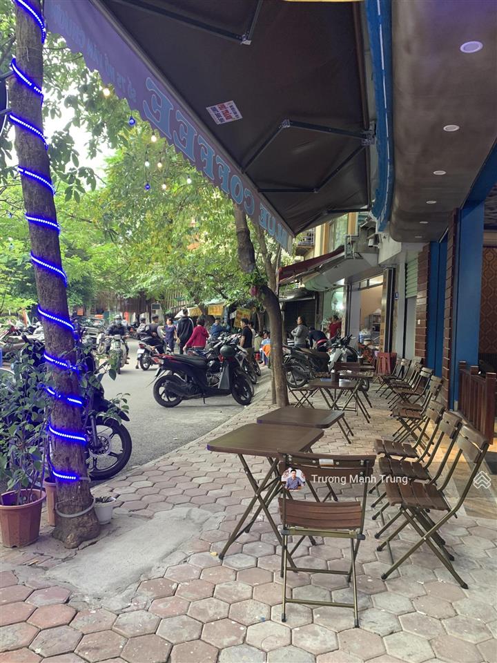 Cho thuê cửa hàng mặt hồ văn chương, mt 5m, đường rộng 7m, vỉa hè trước cửa 5m, 45m2, 6,8 tr có tl