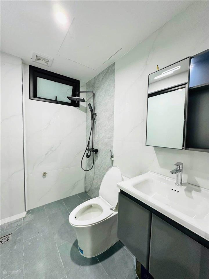 Phân lô hoàng cầu ô tô đỗ cửa, 2 thoáng, view hồ hoàng cầu, sổ đẹp nở hậu, thang máy ở ngay 65m2*5t