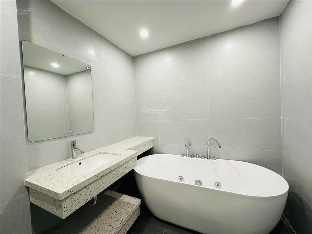 Phân lô hoàng cầu ô tô đỗ cửa, 2 thoáng, view hồ hoàng cầu, sổ đẹp nở hậu, thang máy ở ngay 65m2*5t