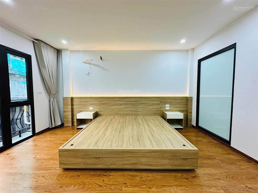 Phân lô hoàng cầu ô tô đỗ cửa, 2 thoáng, view hồ hoàng cầu, sổ đẹp nở hậu, thang máy ở ngay 65m2*5t
