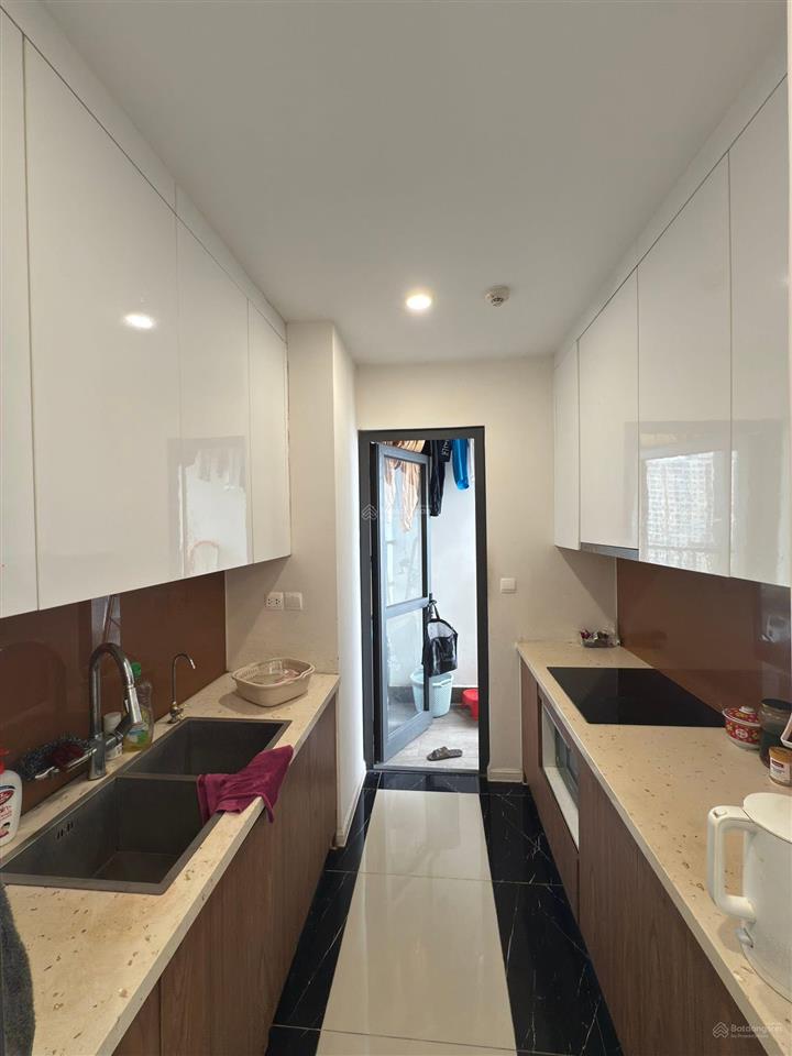 Phải nhanh! chung cư vinhomes dcapitale 119 trần duy hưng 2pnkk, view đẹp, ở cho thuê tốt 45m2.