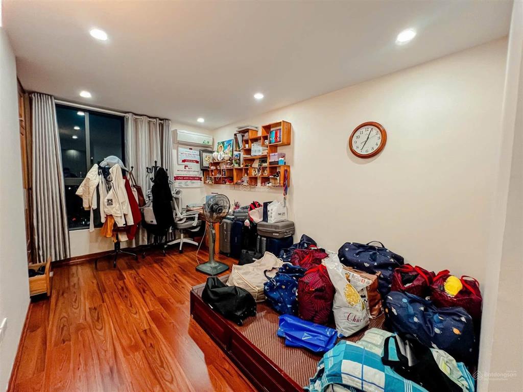 Bán chung cư 34 hoàng cầu 55m2, 2n1k, sổ lâu dài, view hồ, sẵn nội thất ở ngay, phí dv siêu rẻ.
