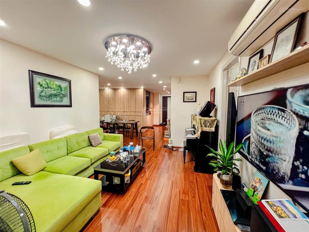 Bán chung cư 34 hoàng cầu 55m2, 2n1k, sổ lâu dài, view hồ, sẵn nội thất ở ngay, phí dv siêu rẻ.