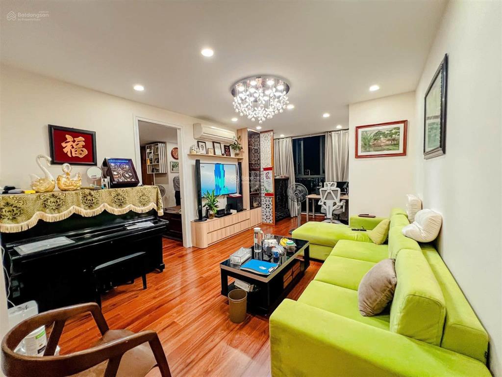 Bán chung cư 34 hoàng cầu 55m2, 2n1k, sổ lâu dài, view hồ, sẵn nội thất ở ngay, phí dv siêu rẻ.
