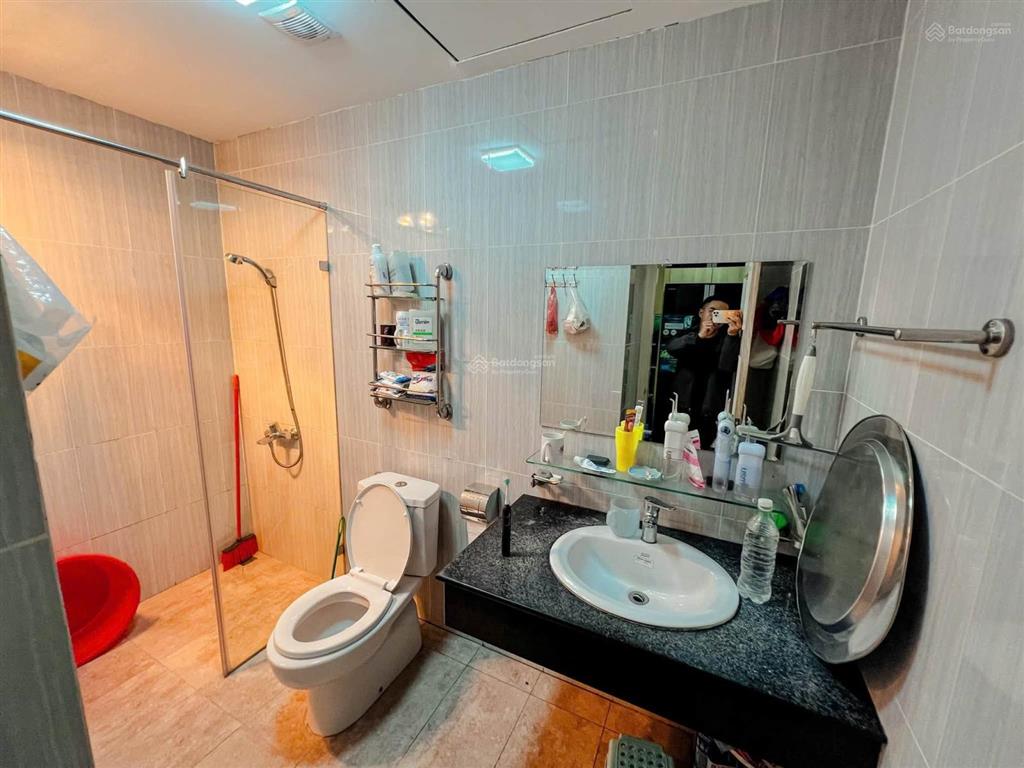 Bán chung cư 34 hoàng cầu 55m2, 2n1k, sổ lâu dài, view hồ, sẵn nội thất ở ngay, phí dv siêu rẻ.