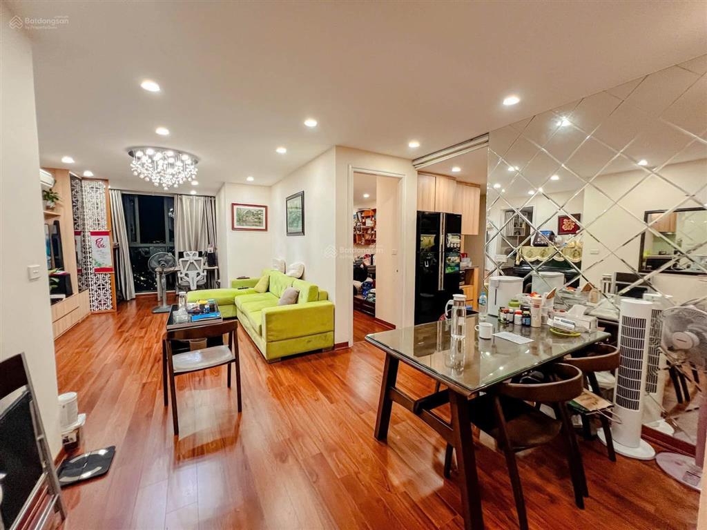 Bán chung cư 34 hoàng cầu 55m2, 2n1k, sổ lâu dài, view hồ, sẵn nội thất ở ngay, phí dv siêu rẻ.