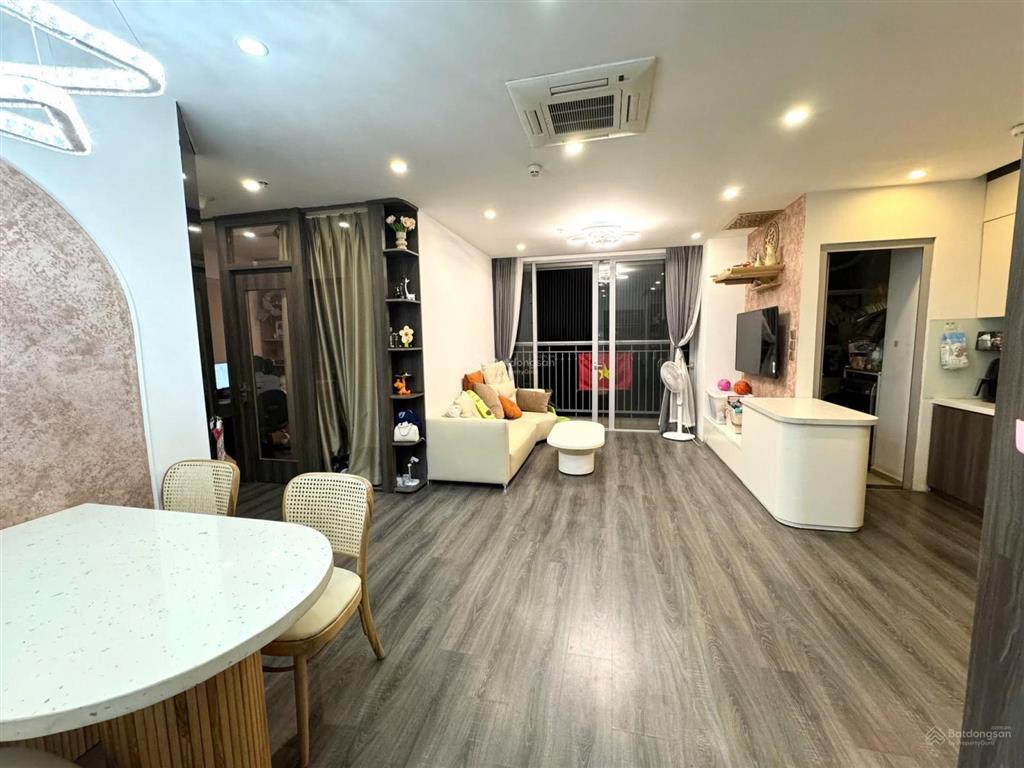 Bán căn góc chung cư the ninety comple  90 đường láng 70m2, 2pnkk, view đẹp, lốt ô tô, ở ngay