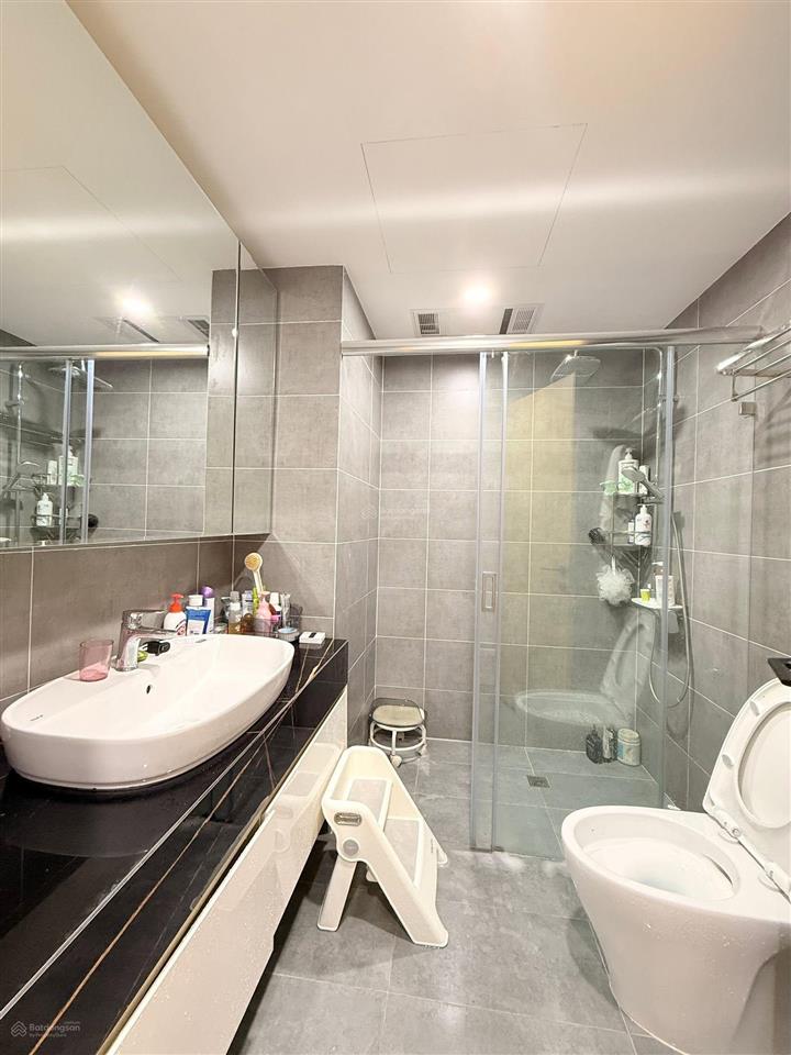 Bán nhanh căn chung cư hoàng cầu 69m2, 2pnkk, căn góc, view hồ, slot ô tô, phí dịch vụ rẻ, ở ngay
