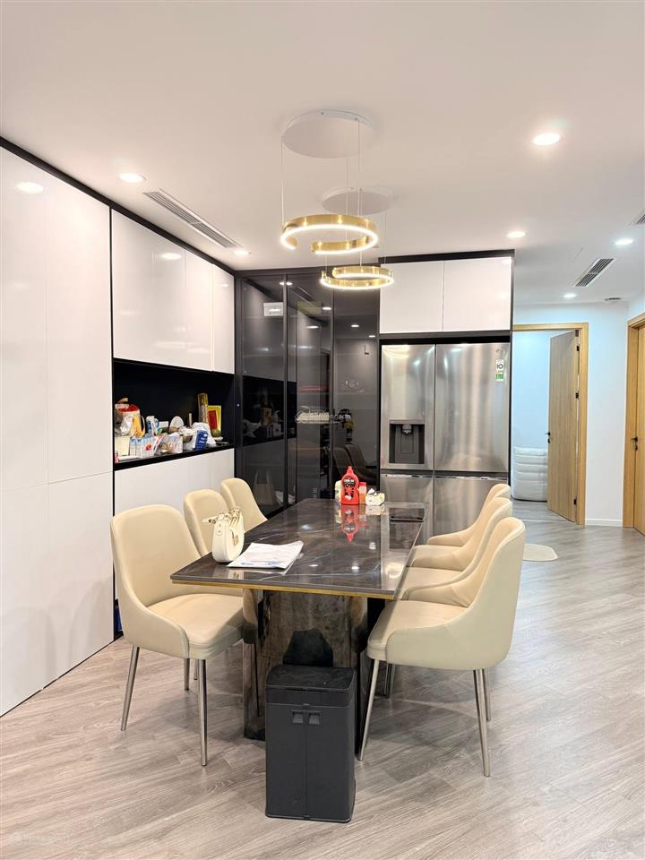 Bán nhanh căn chung cư hoàng cầu 69m2, 2pnkk, căn góc, view hồ, slot ô tô, phí dịch vụ rẻ, ở ngay