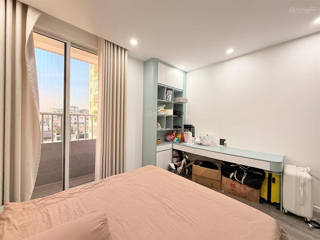 Bán nhanh căn chung cư hoàng cầu 69m2, 2pnkk, căn góc, view hồ, slot ô tô, phí dịch vụ rẻ, ở ngay