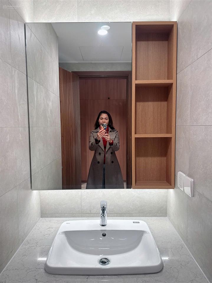 Chính chủ cần gửi bán nhà mới xây 7 tầng 60m2, ngõ thông, có thang máy. giá 16.8 tỷ gần hồ tây