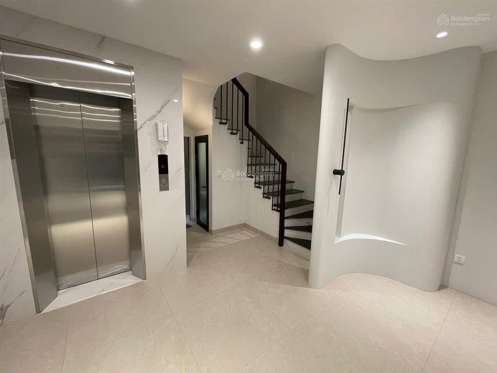 Chính chủ cần gửi bán nhà mới xây 7 tầng 60m2, ngõ thông, có thang máy. giá 16.8 tỷ gần hồ tây