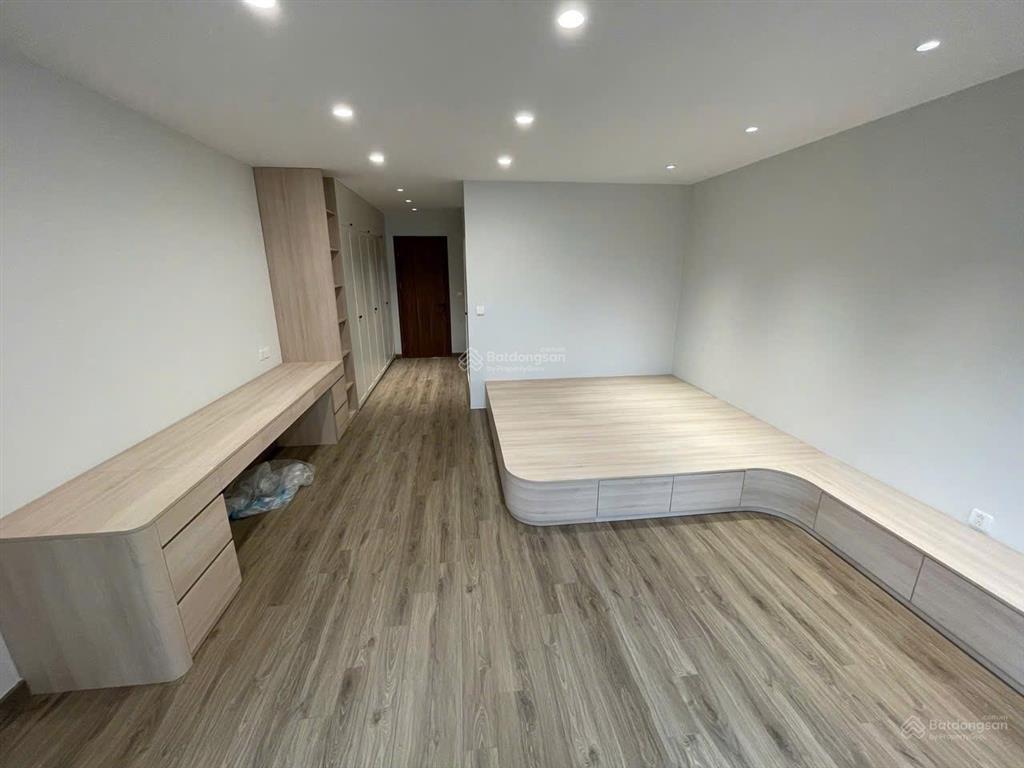 Chính chủ cần gửi bán nhà mới xây 7 tầng 60m2, ngõ thông, có thang máy. giá 16.8 tỷ gần hồ tây