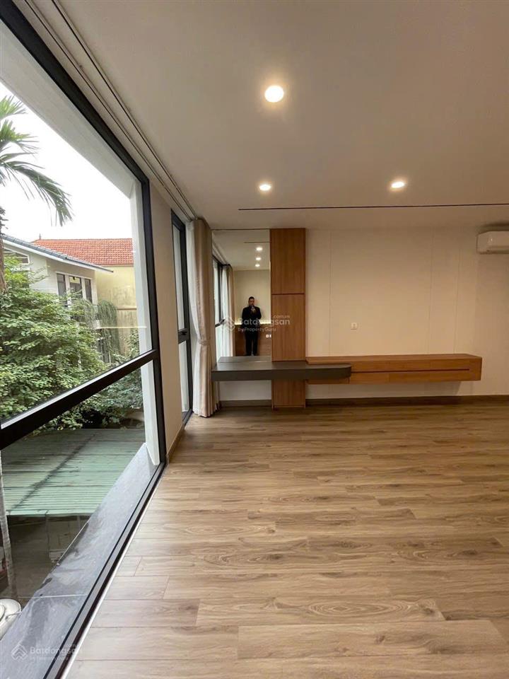 Chính chủ cần gửi bán nhà mới xây 7 tầng 60m2, ngõ thông, có thang máy. giá 16.8 tỷ gần hồ tây