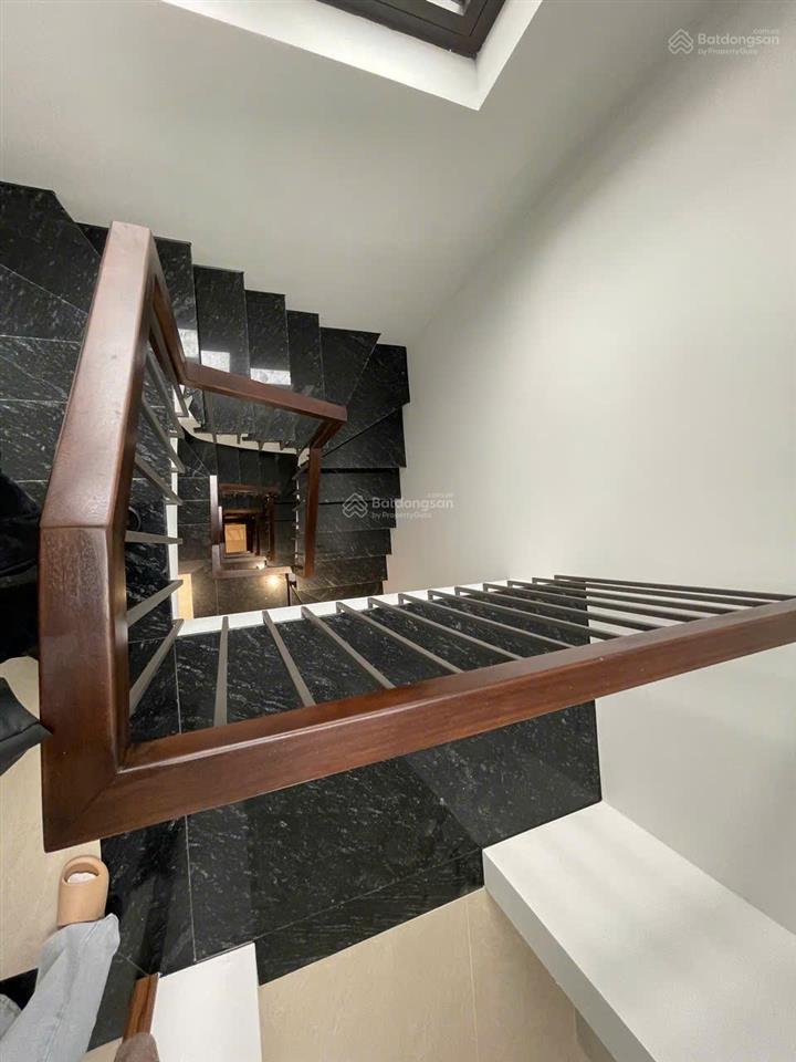 Chính chủ cần gửi bán nhà mới xây 7 tầng 60m2, ngõ thông, có thang máy. giá 16.8 tỷ gần hồ tây