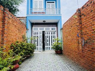 Bán nhà gần chợ xtt hóc môn 105 m2 (4.06 x 27 )  3tầng  hẻm 7m  chỉ 4,3tỷ.