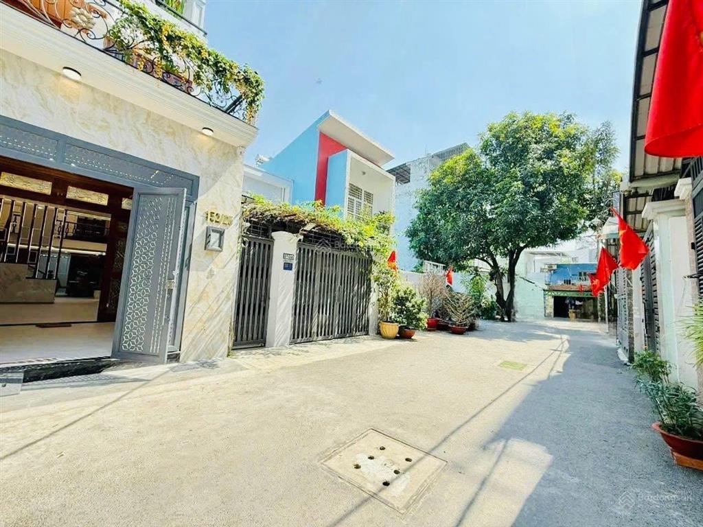 Nhà đẹp 2 mặt hẻm full nội thất cao cấp ở ngay dương thị mười q12