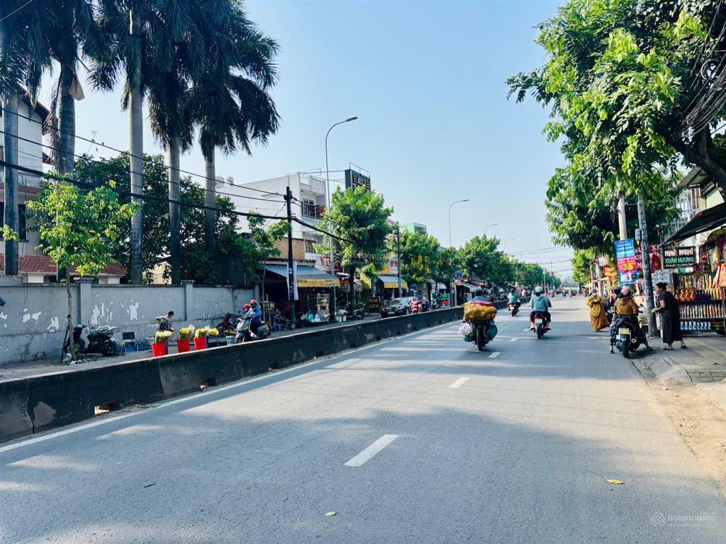 Nhà mới 102m2  4 tầng  khu phân lô đồng bộ ngay bà điểm, hóc môn giá chào 6,96 tỷ( tl)