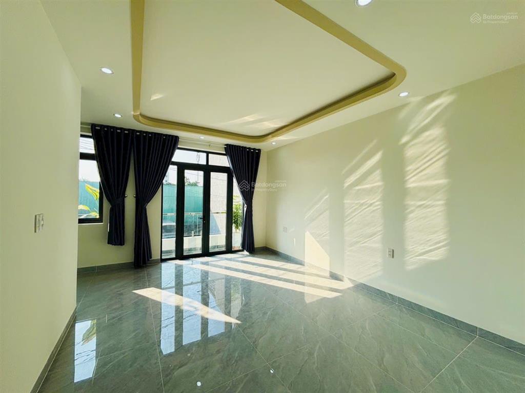 Nhà mới 102m2  4 tầng  khu phân lô đồng bộ ngay bà điểm, hóc môn giá chào 6,96 tỷ( tl)