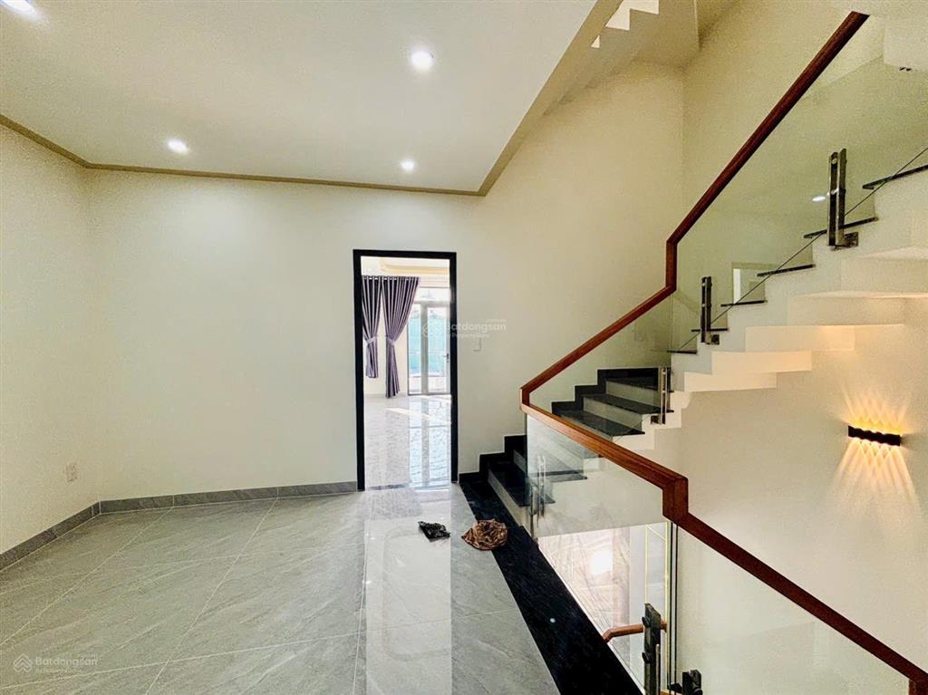 Nhà mới 102m2  4 tầng  khu phân lô đồng bộ ngay bà điểm, hóc môn giá chào 6,96 tỷ( tl)