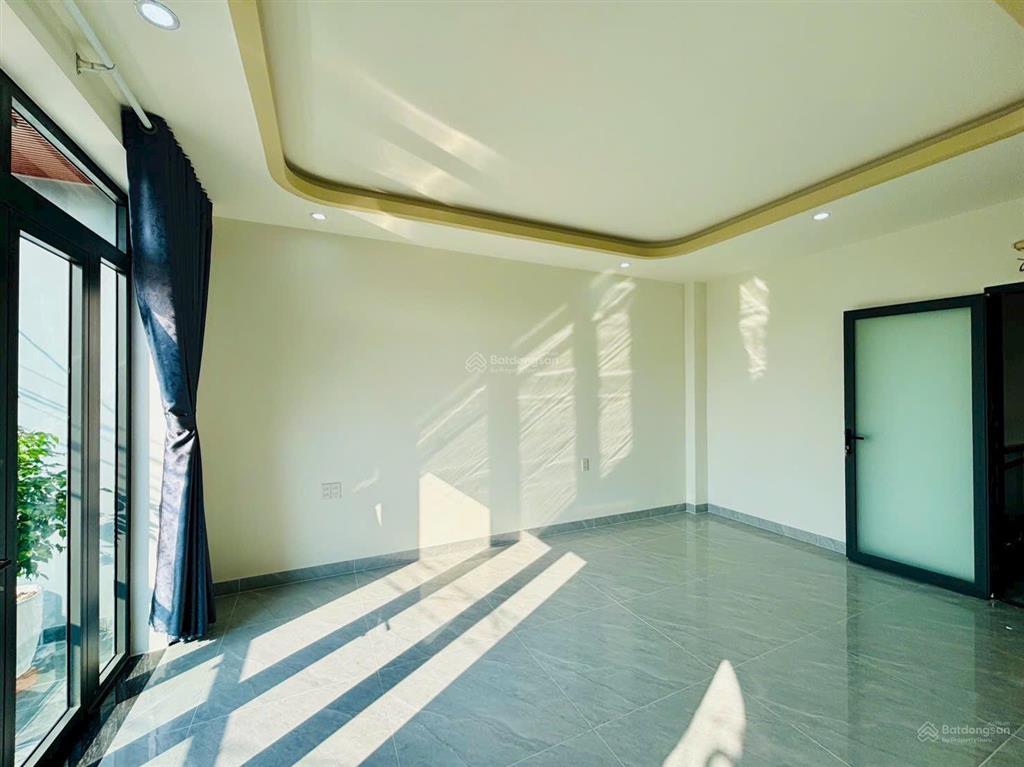 Nhà mới 102m2  4 tầng  khu phân lô đồng bộ ngay bà điểm, hóc môn giá chào 6,96 tỷ( tl)