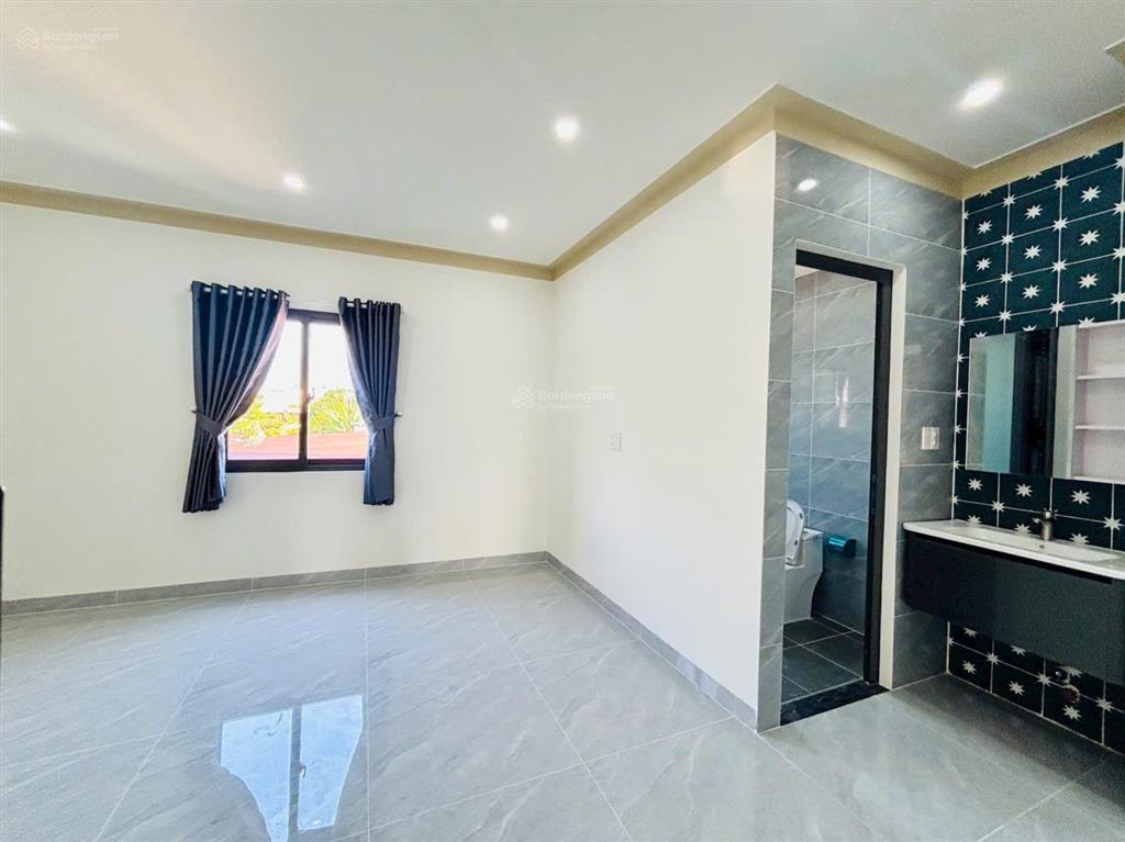 Nhà mới 102m2  4 tầng  khu phân lô đồng bộ ngay bà điểm, hóc môn giá chào 6,96 tỷ( tl)