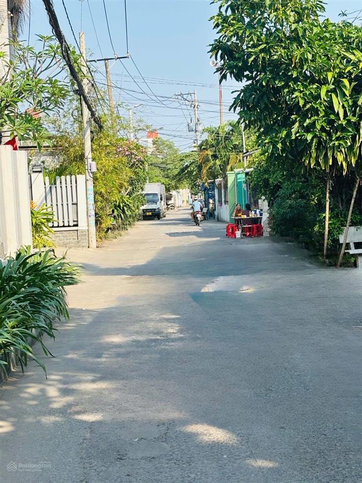 Nhà mới 102m2  4 tầng  khu phân lô đồng bộ ngay bà điểm, hóc môn giá chào 6,96 tỷ( tl)