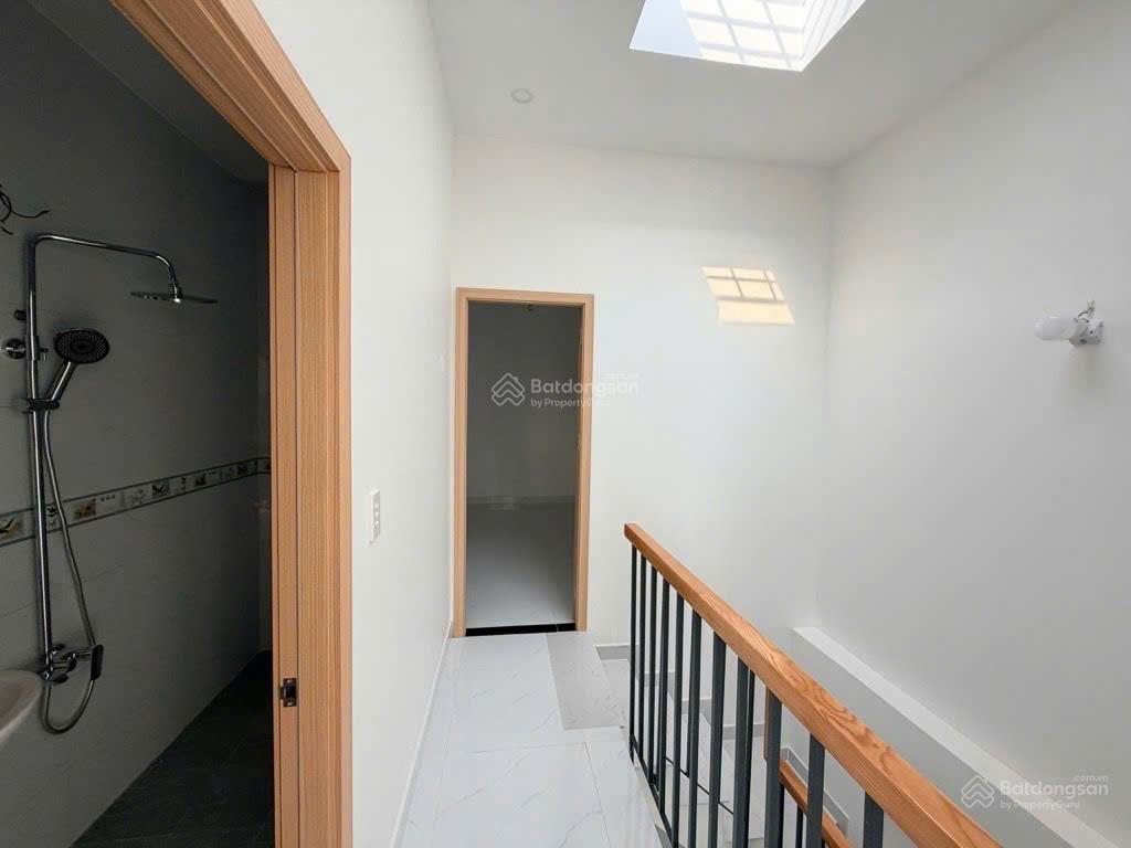 Nhà mới xây đẹp 1 trệt 2 lầu, 55m²  4pn 4wc p.log trường quận 9 giá tốt