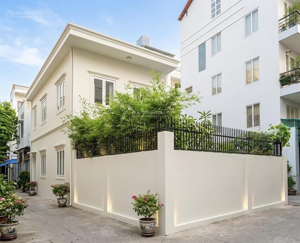 Bán nhà phan xích long,p2,pn. ngang khủng 5,7x15mcông nhận 93,7m2. cấp 4 tiện xây lại. chỉ 13 tỷ.
