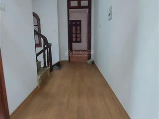 Nhà pl quan nhân (ngay cống mọc). dt 90m2 x 5t, mt 4,3m. ngõ vỉa hè ôtô tránh nhau. giá 28,5 tỷ.