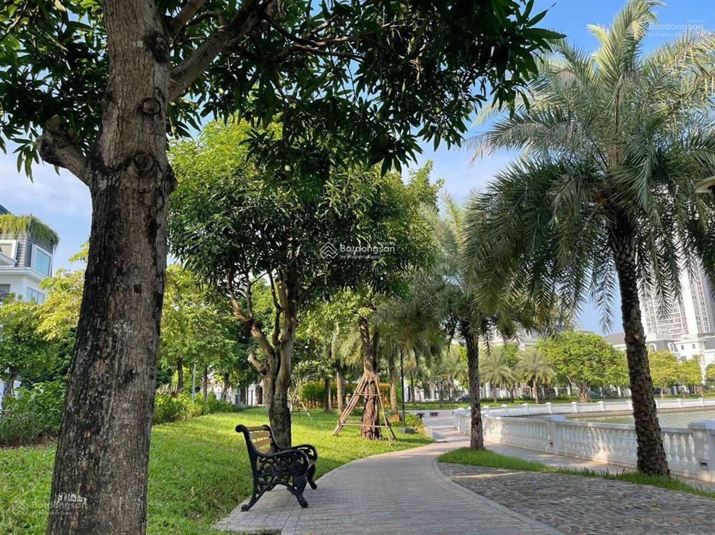 Liền kề vinhome green bay mễ trì. bán gấp 2 căn lk dãy thạch thảo 100m và 130m.