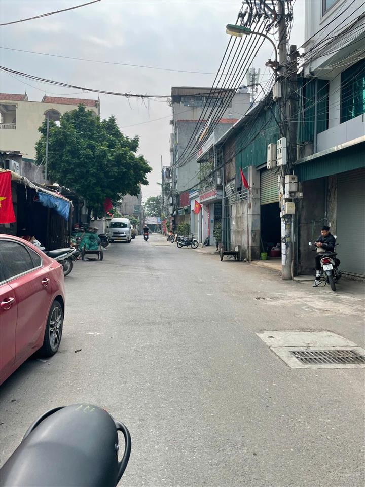 Cần bán gấp lô đất 2 mặt tiền lĩnh nam vuông vắn ô tô tránh