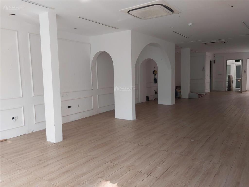 Cho thuê nhà mặt phố triệu việt vương dt 65m² x 3 tầng, mt 5 m, vỉa hè rộng