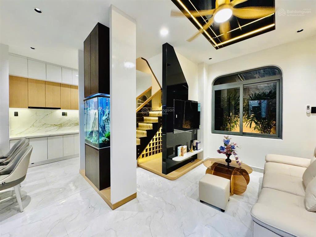 Ngang 6m hxh thích quảng đức phú nhuận 7,25 tỷ (6x6) 4 tầng nt cao cấp xách vali ở ngay 0984 518 ***