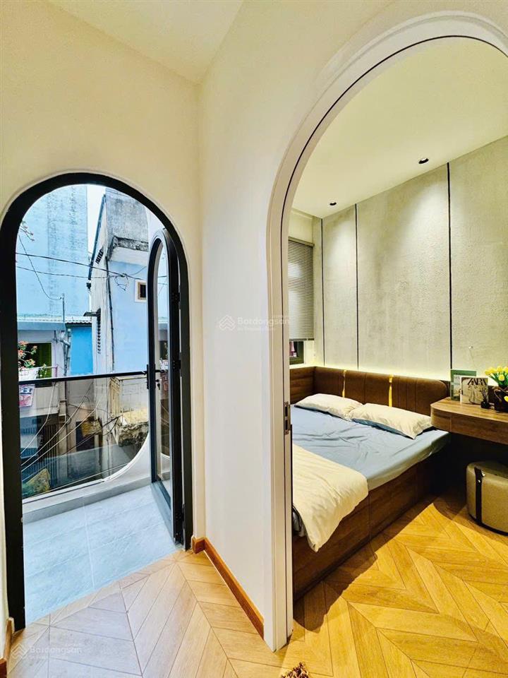 Ngang 6m hxh thích quảng đức phú nhuận 7,25 tỷ (6x6) 4 tầng nt cao cấp xách vali ở ngay 0984 518 ***