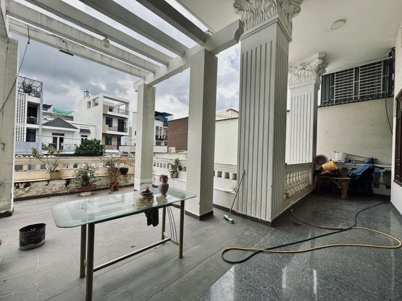 Bán Biệt thự đường số 6, Hiệp Bình Phước, Thủ Đức, TP HCM. DT 700m2, 4 tầng. Giá 16,999
