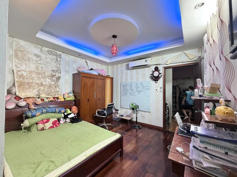 Bán nhà 105m2 đường Số 8, Linh Trung, Thủ Đức, TP HCM, 3 tầng, SHR. Giá 10,35 tỷ.