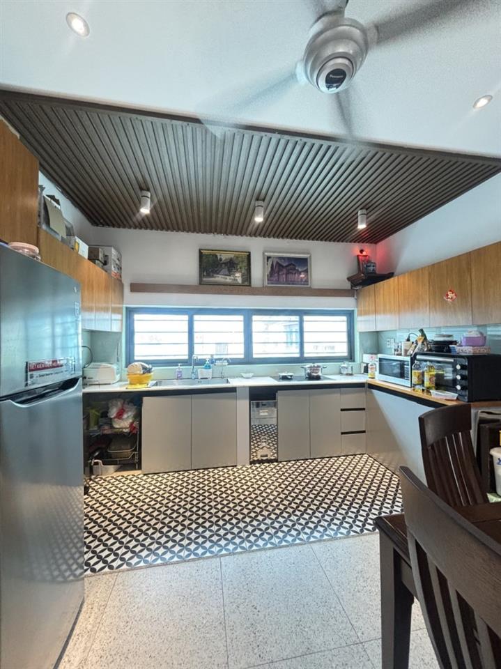 Bán nhà 4 tầng, 98m2, đường Số 4, Trường Thọ, Thủ Đức, TP HCM, sổ hồng riêng. Giá 9,85 tỷ.