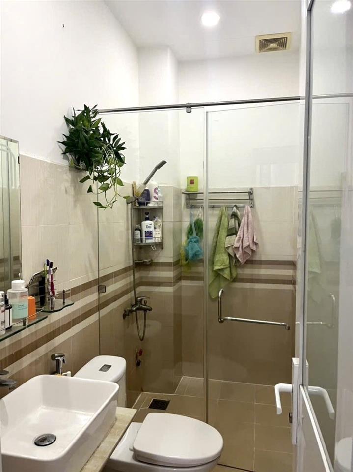 Bán nhà đường 339, Phước Long B, Q9, Thủ Đức, TP HCM. DT 100m2, 4 tầng, sổ hồng riêng,