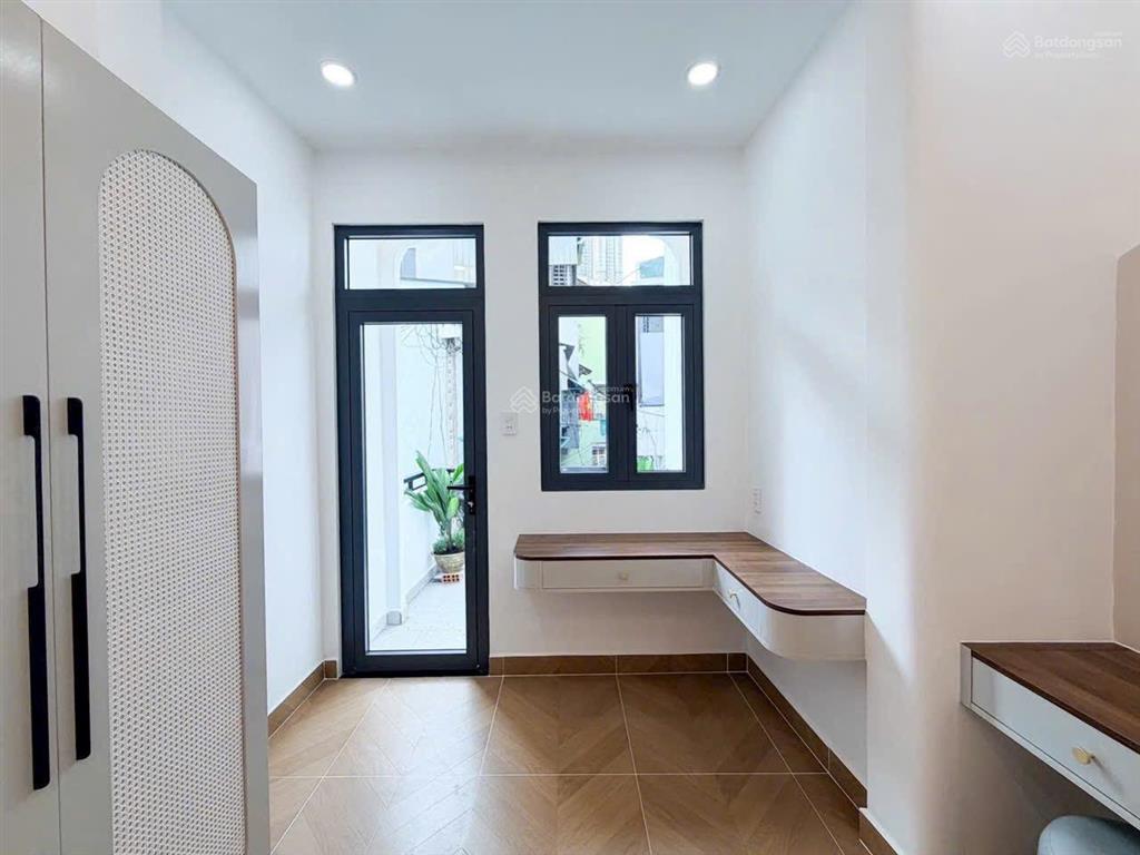 Nhà đẹp nguyễn hữu cảnh 54m2 đất, trệt lầu sân thượng 3pn 3 vệ sinh, xe hơi tới nhà, gần quận 1