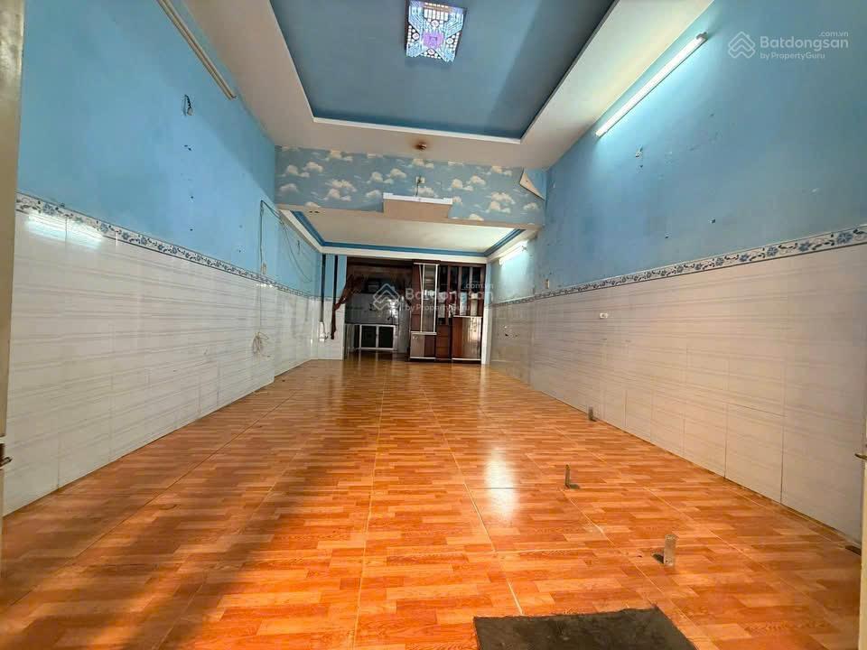 4.9 tỷ nhà bùi quang là dt ngang 4m x 15m trệt lầu 2pn, 2 vệ sinh. vị trí tốt gần bv hồng đức, chợ.
