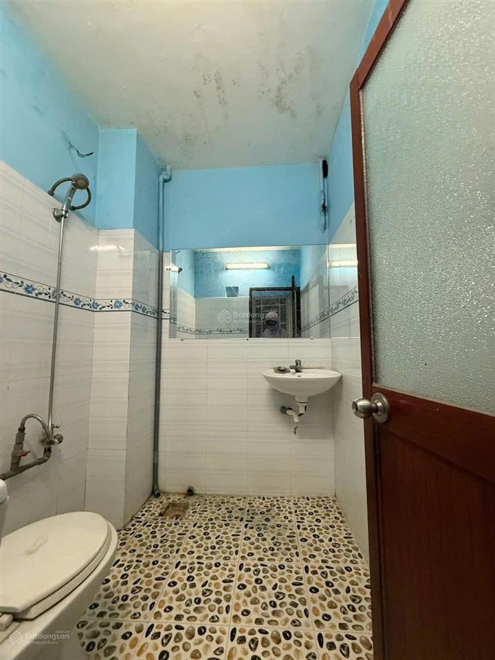 4.9 tỷ nhà bùi quang là dt ngang 4m x 15m trệt lầu 2pn, 2 vệ sinh. vị trí tốt gần bv hồng đức, chợ.
